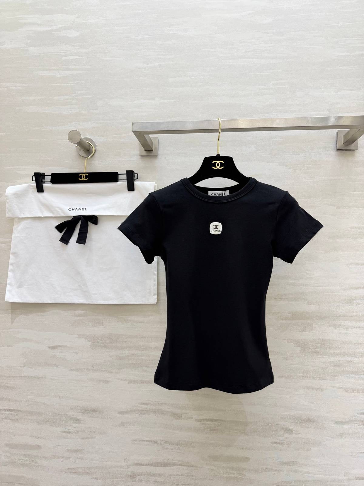 CHANEL シャネル 半袖Tシャツ ココマーク ロゴエンブレム クルーネック 上品なシンプル ブラック