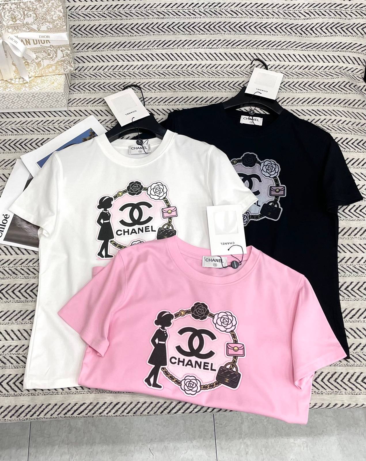 CHANEL シャネル 半袖Tシャツ ロゴTシャツ クルーネック 高級感 ホワイト ブラック ピンク