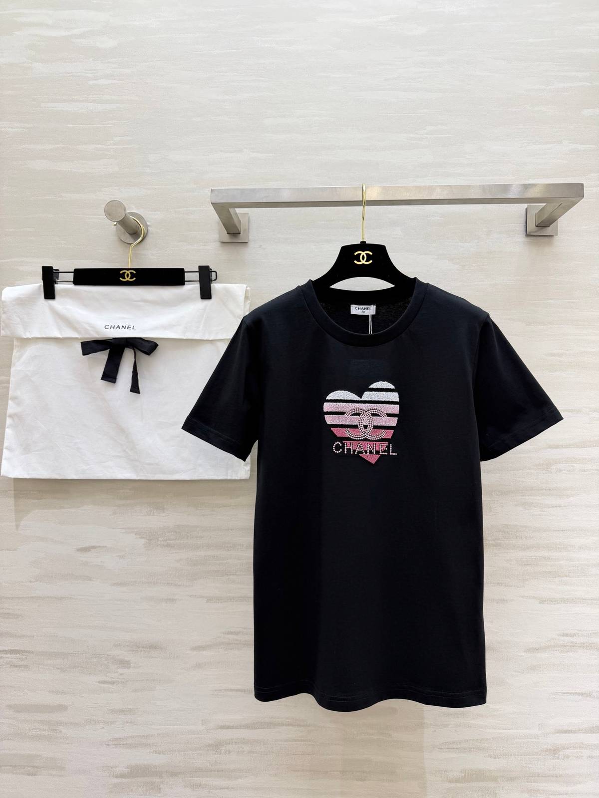 CHANEL シャネル 半袖Tシャツ ココマーク ハート柄 クルーネック 高級感 綿100 ブラック