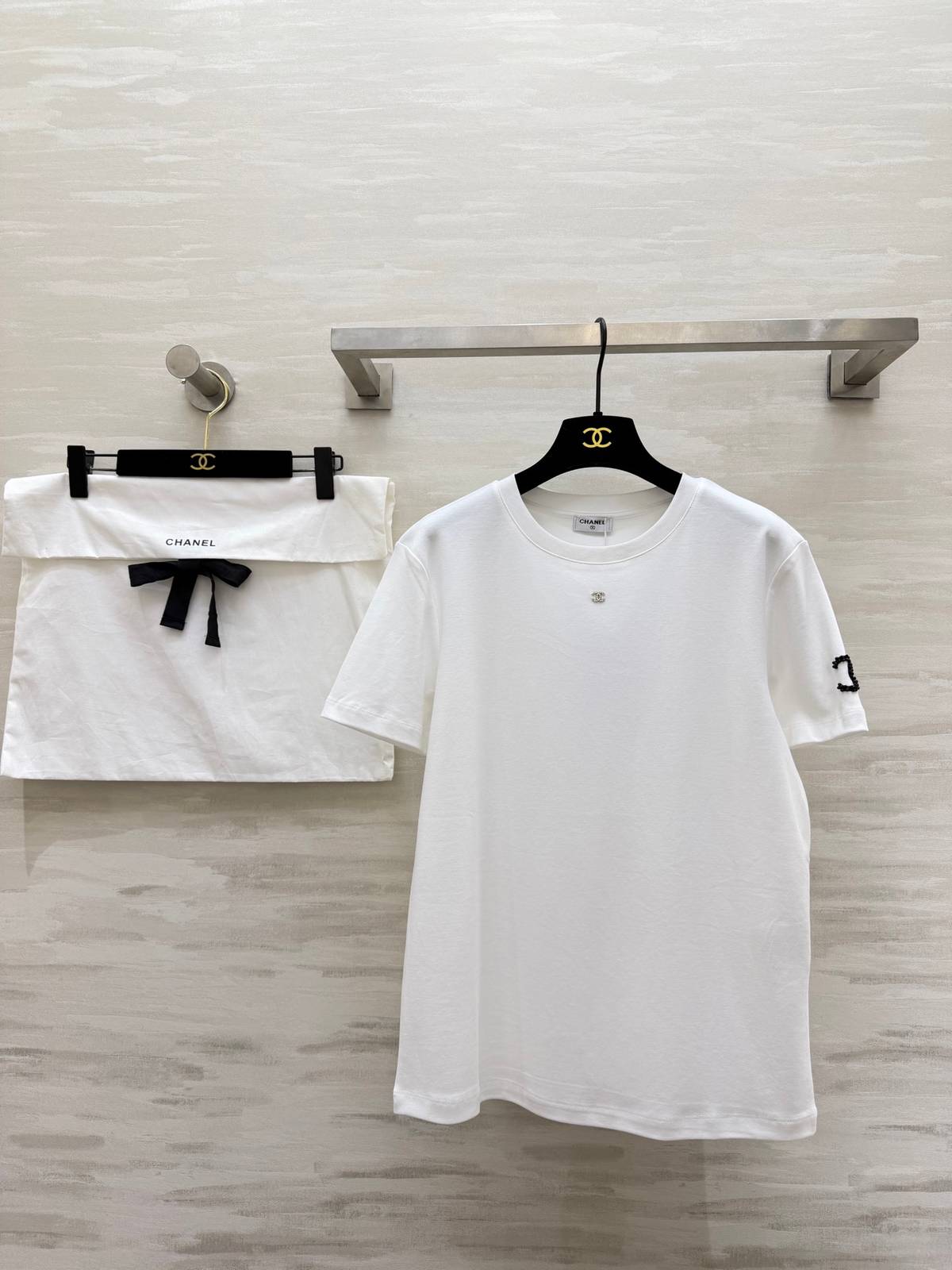 CHANEL シャネル 半袖T シャツ ココマーク ビーズ加工 クルーネック 高級感 ホワイト