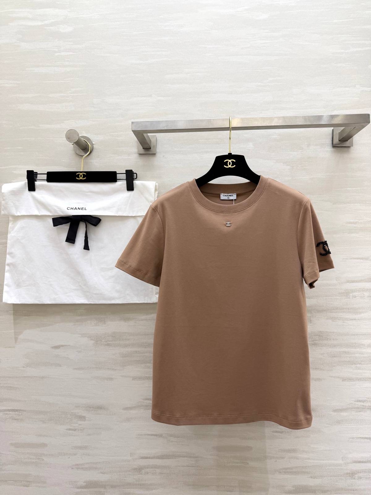 CHANEL シャネル 半袖Tシャツ ココマーク ロゴTシャツ クルーネック 高級感 ビジネスカジュアル ベージュ
