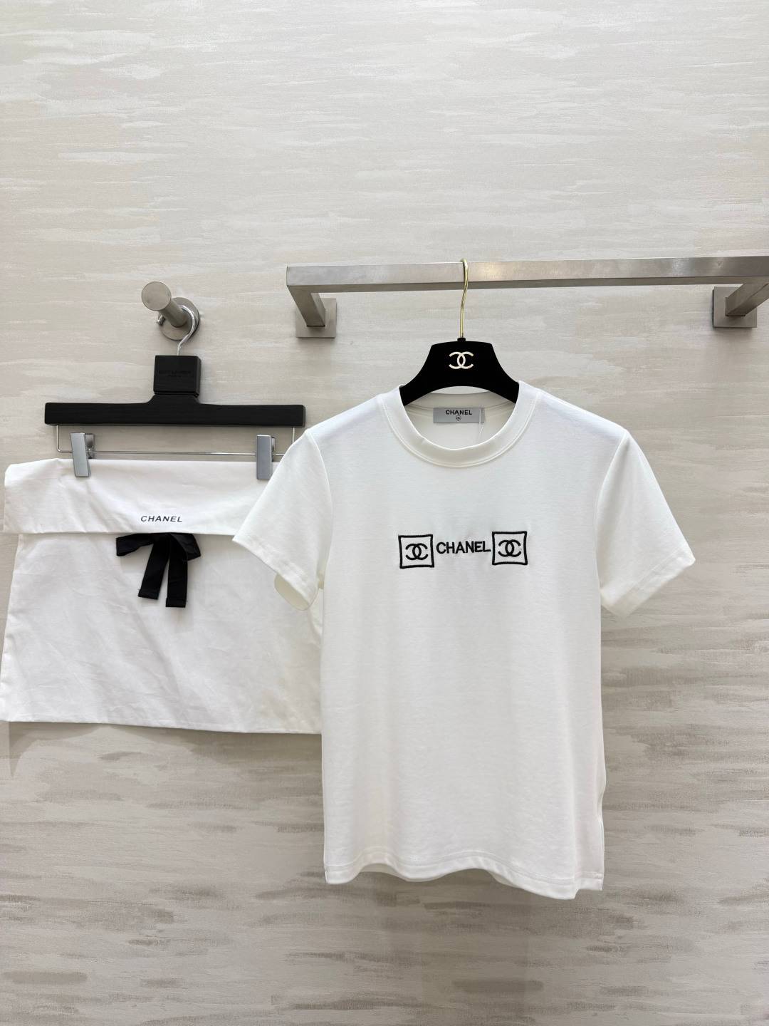CHANEL シャネル 半袖Tシャツ ロゴTシャツ ココマーク クルーネック コンパクト きれいめ ホワイト