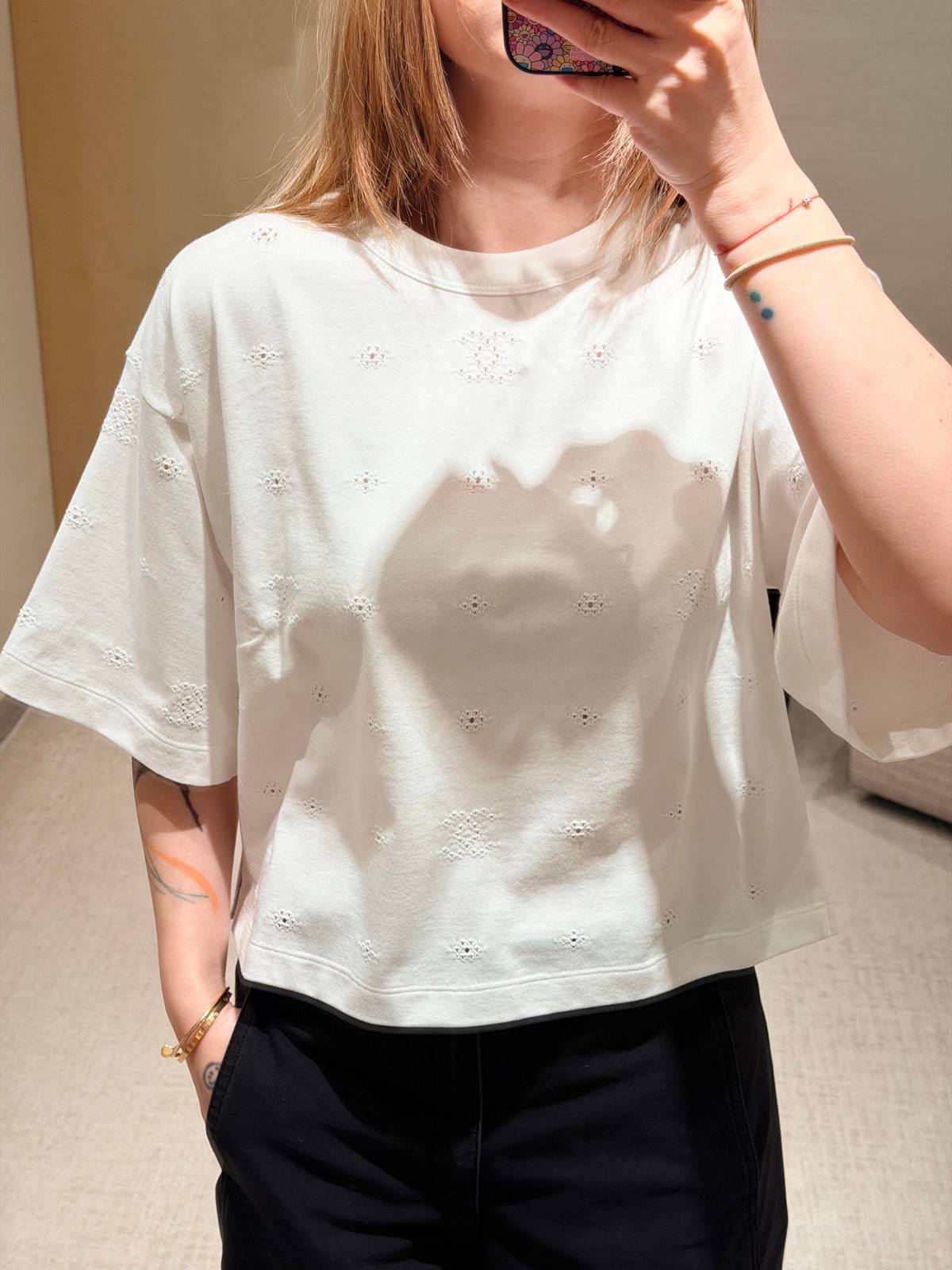 CHANEL シャネル 半袖Tシャツ 刺繍 透かし 小花柄 ホワイト 短め ゆったり 着痩せ 大人 上品