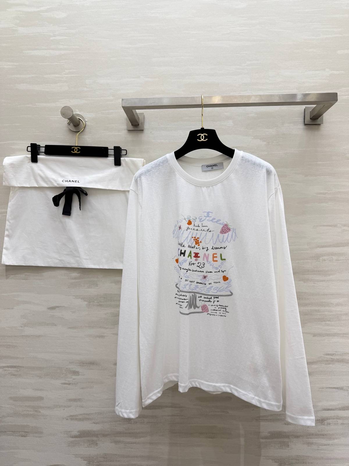 CHANEL シャネル ロングスリーブ T シャツ カラーグラフィックプリント クルーネック ドロップショルダー ホワイト