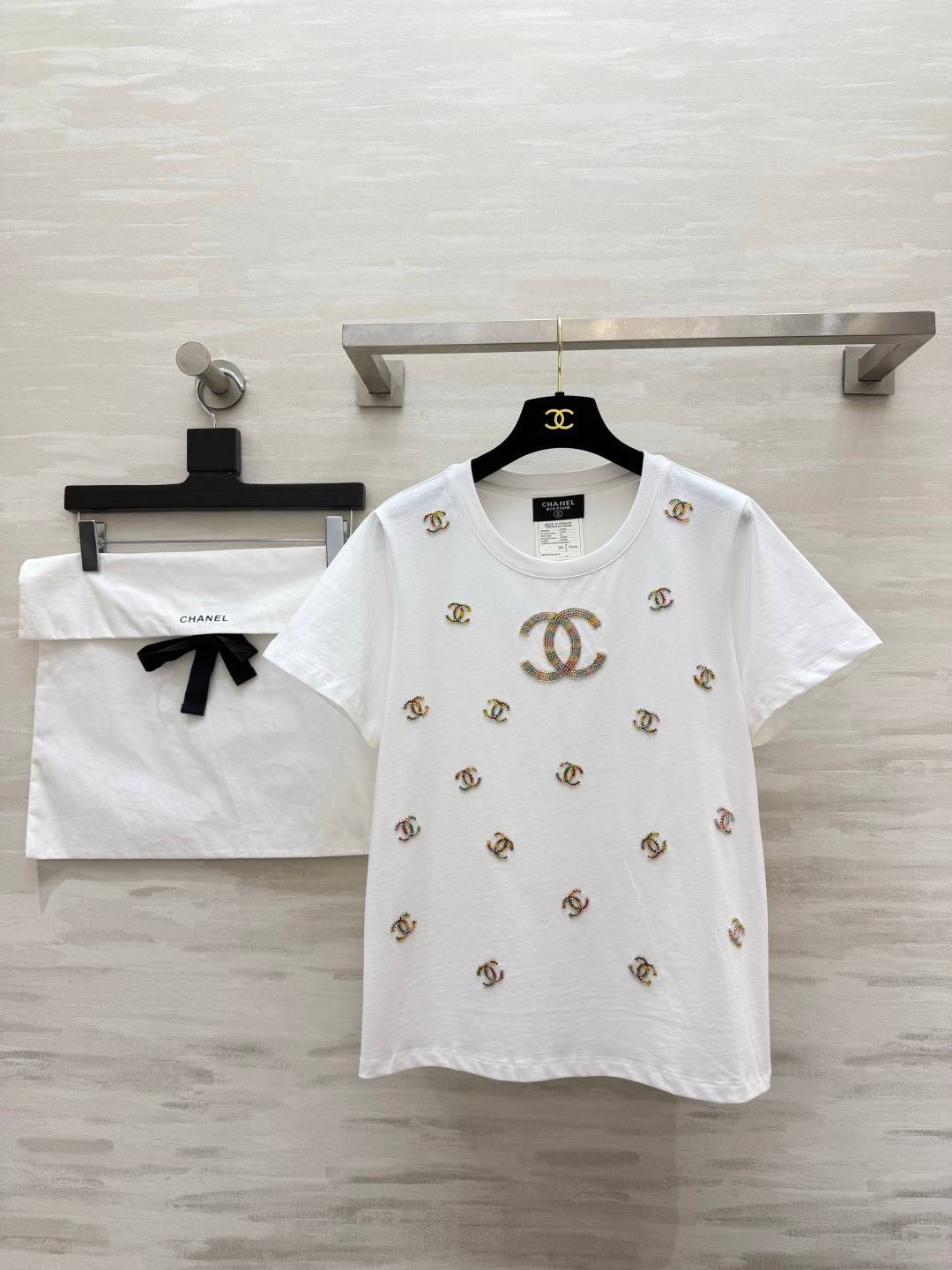 CHANEL シャネル マルチカラー CCロゴ ビーズ加工 Tシャツ クルーネック 綿 ホワイト