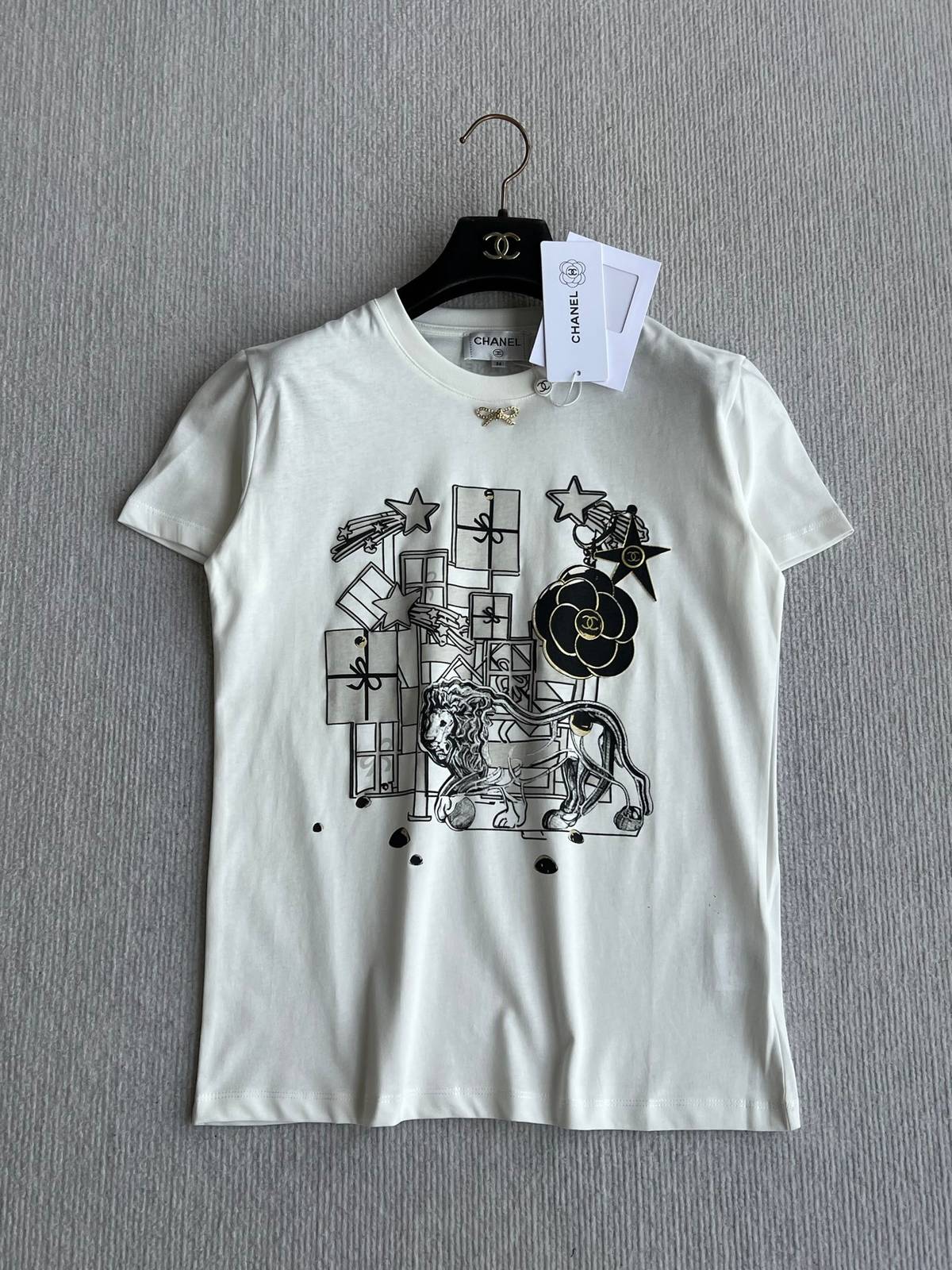CHANEL シャネル レディース 半袖Tシャツ ロゴTシャツ クルーネック 高級感 ホワイト