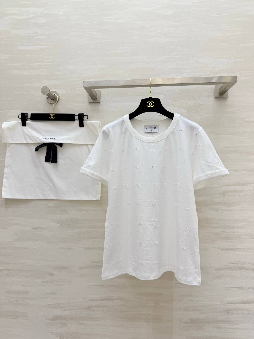 CHANEL シャネル 半袖Tシャツ ココマーク クルーネック 繊細なデザイン 高級感 ホワイト