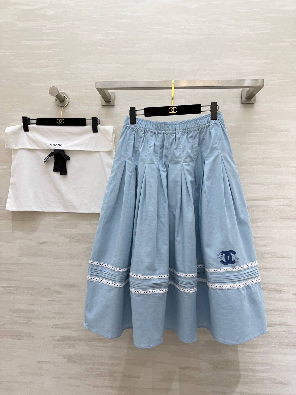 CHANEL シャネル プリーツスカート レディース ミディ ライトブルー