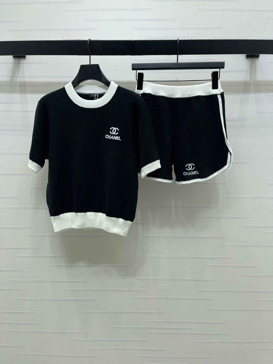 CHANEL シャネル ニットセットアップ 刺繍 クルーネック カジュアル ブラック