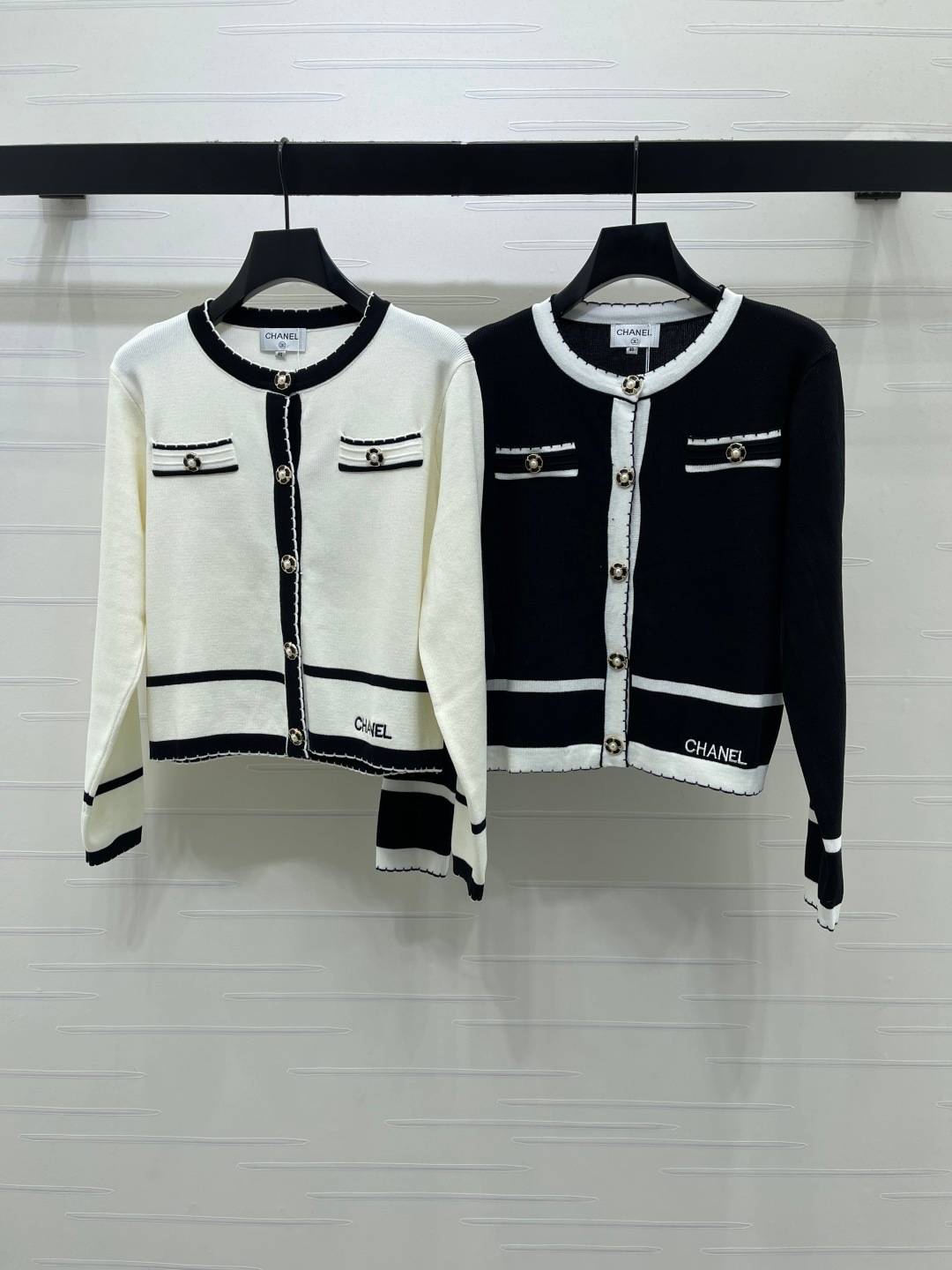 CHANEL シャネル ニットカーディガン クルーネック ボタン 長袖 ブラック ホワイト