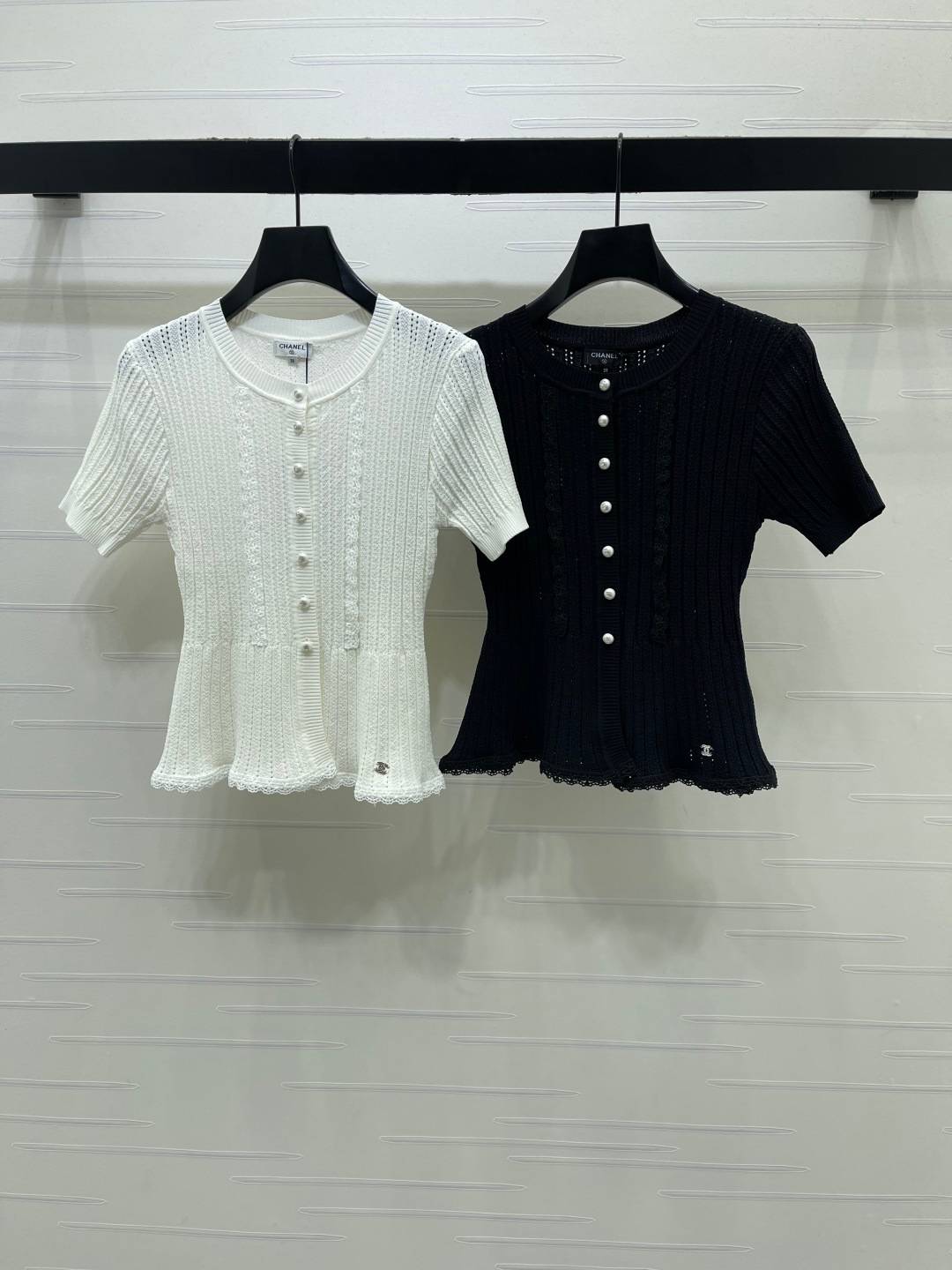 CHANEL シャネル ニットカーディガン 半袖 クルーネック ボタン ブラック ホワイト