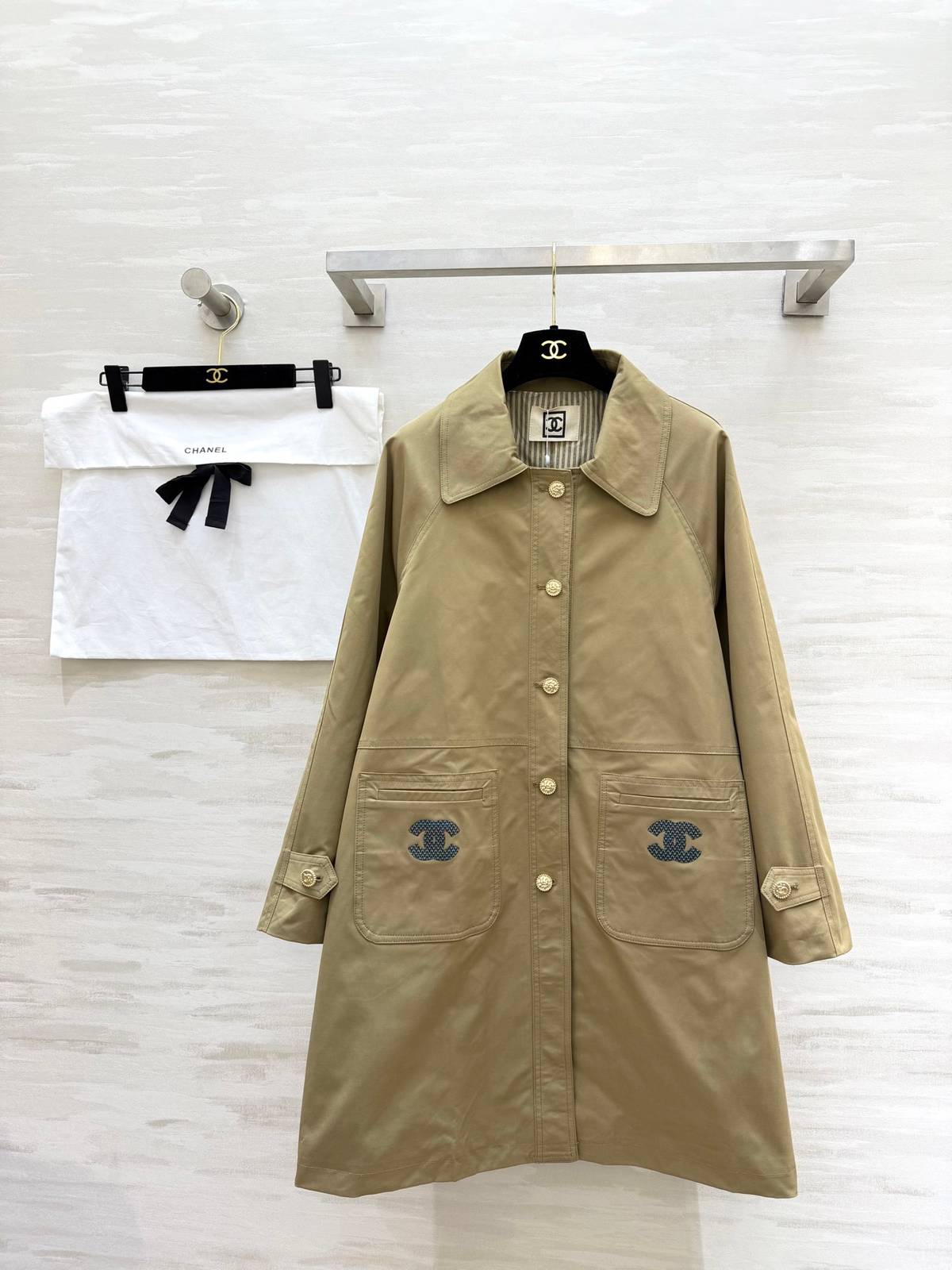 CHANEL シャネル コート ロゴ 通勤 ベージュ