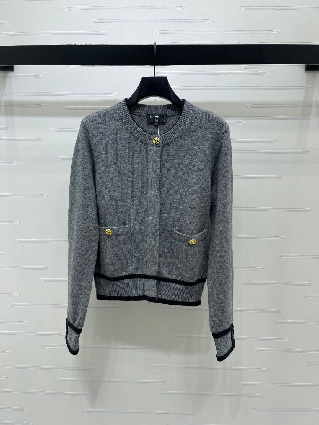 CHANEL シャネル ニットカーディガン クルーネック ボタン レディース グレー