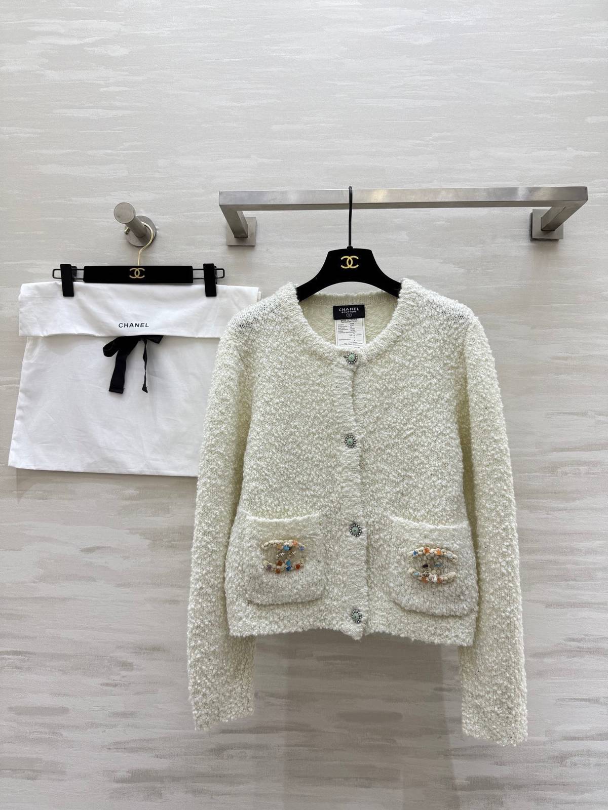 CHANEL シャネル ニットカーディガン 長袖 ショート丈 ボタン ホワイト