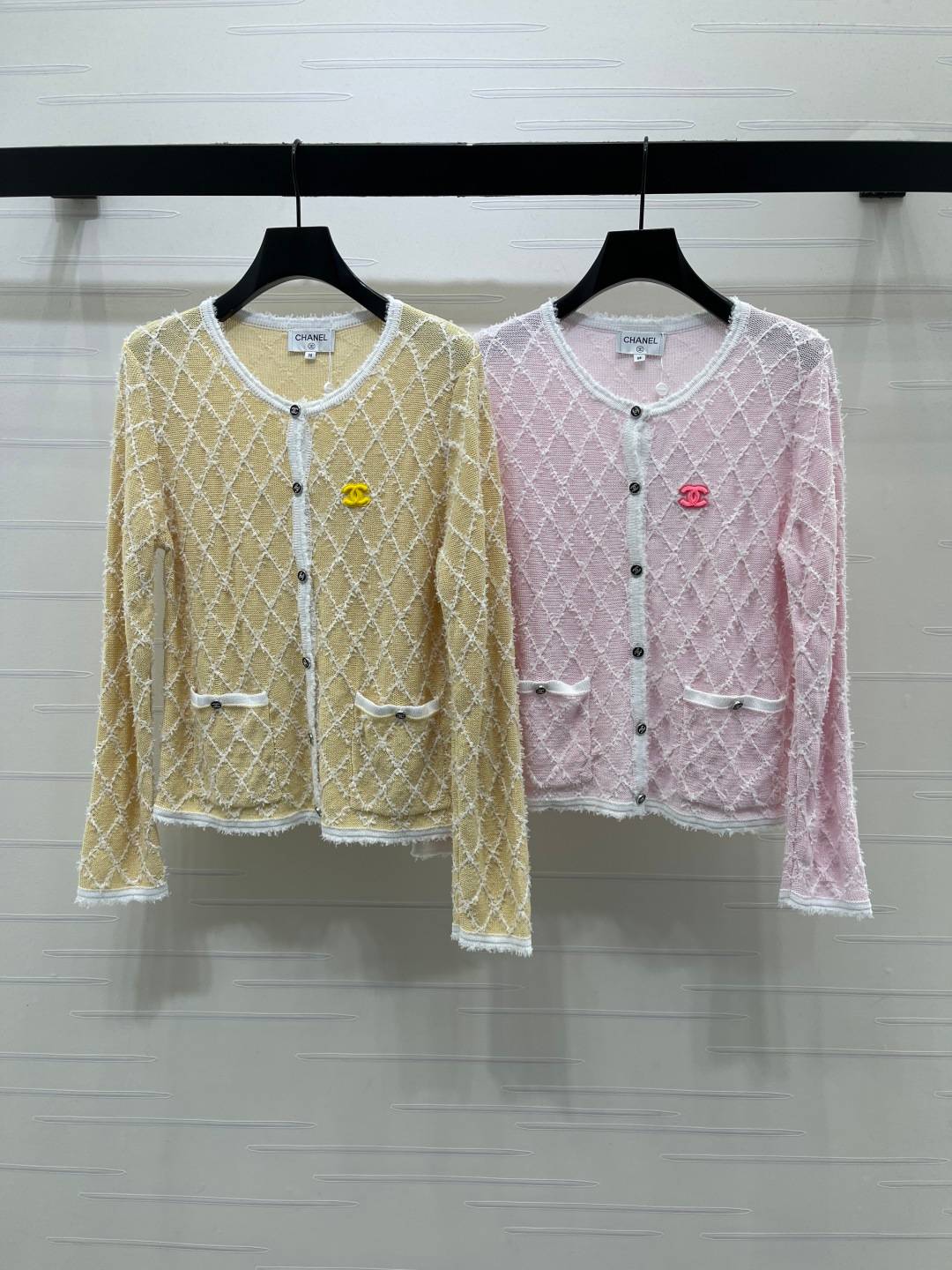 CHANEL シャネル ニットカーディガン 長袖 クルーネック ボタン イエロー ピンク