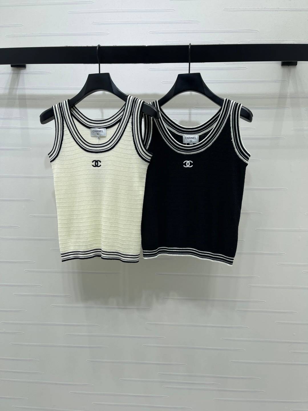 CHANEL シャネル ベスト ニット クルーネック ロゴ 2カラー