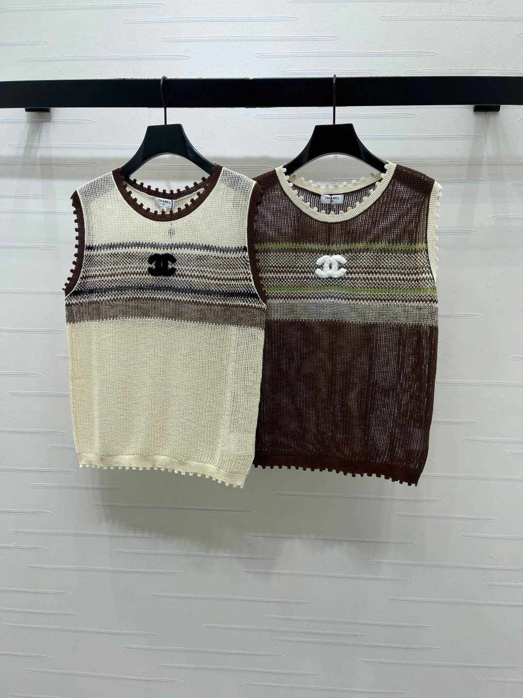 CHANEL シャネル ニットベスト クルーネック ロゴ ノースリーブ ベージュ ブラウン