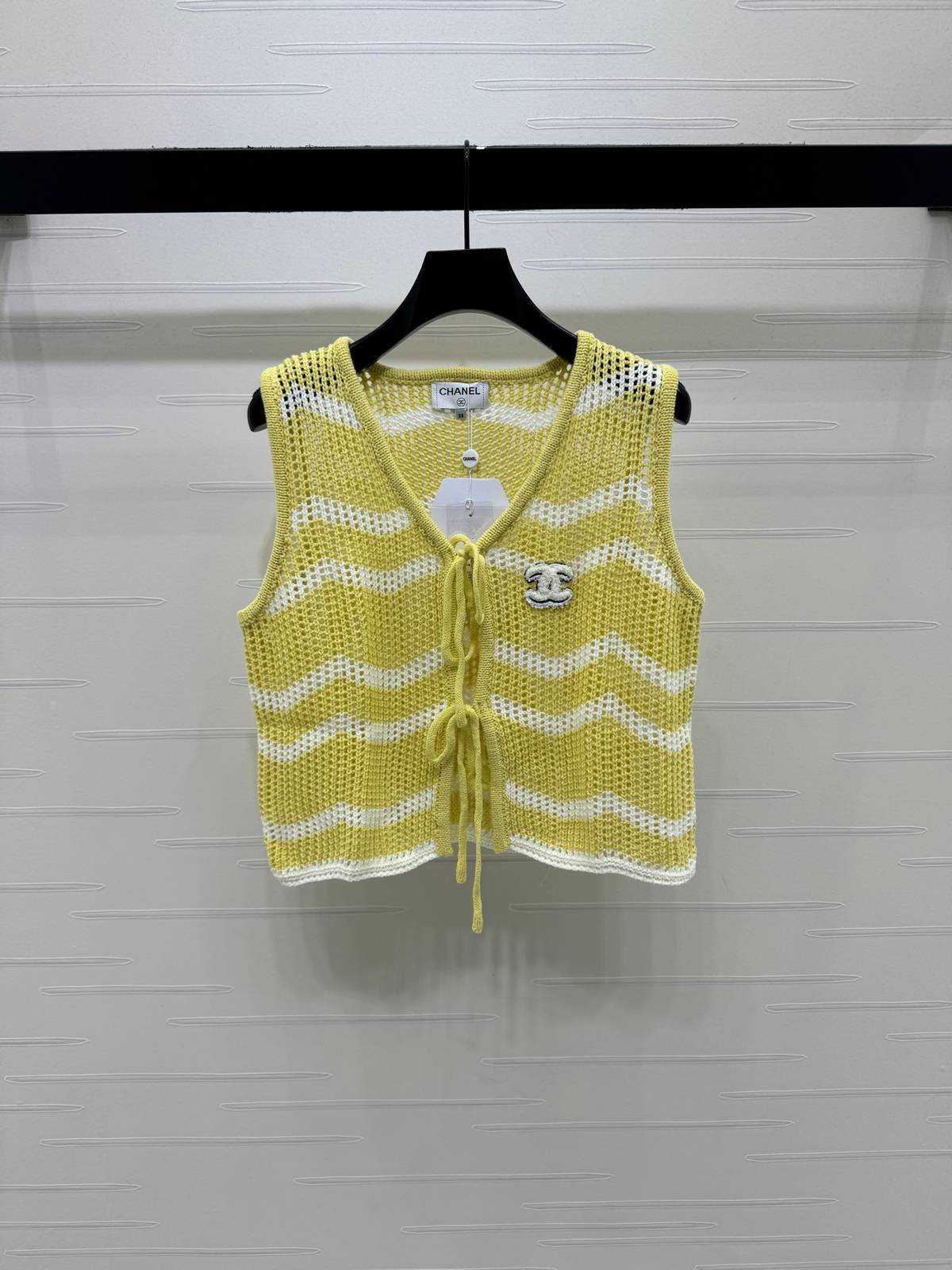 CHANEL シャネル ニットベスト Vネック ショート丈 イエロー