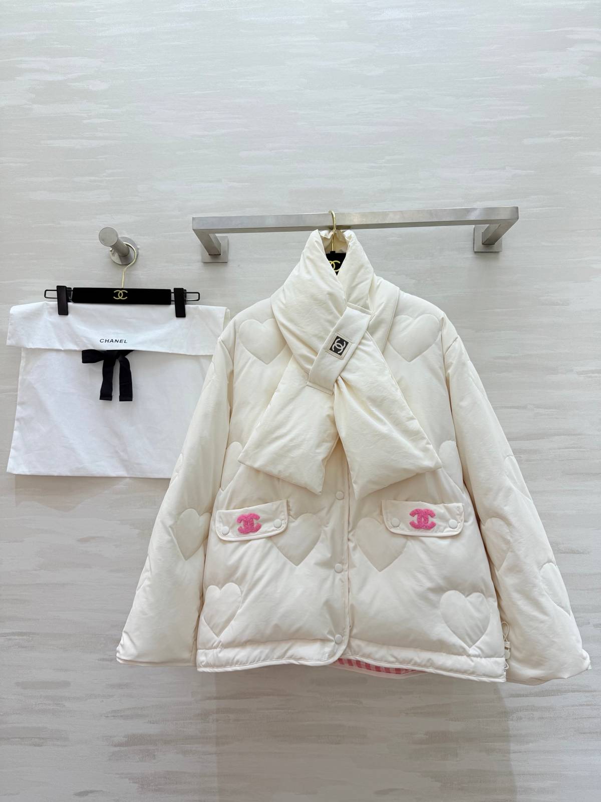 CHANEL シャネル アウター ロゴ レディース ホワイト