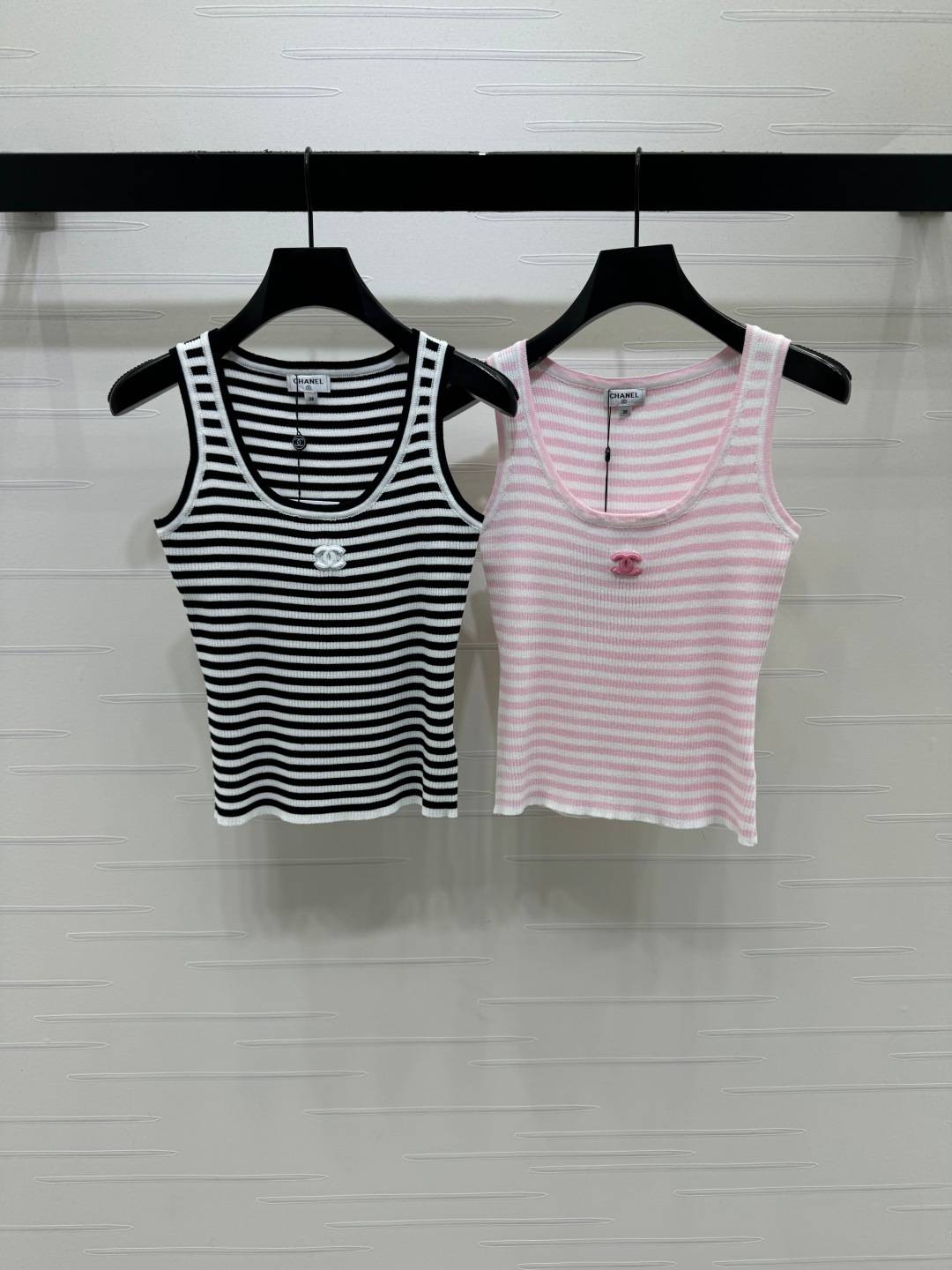 CHANEL シャネル ベスト ストライプ ロゴ ショート丈 ブラック ピンク