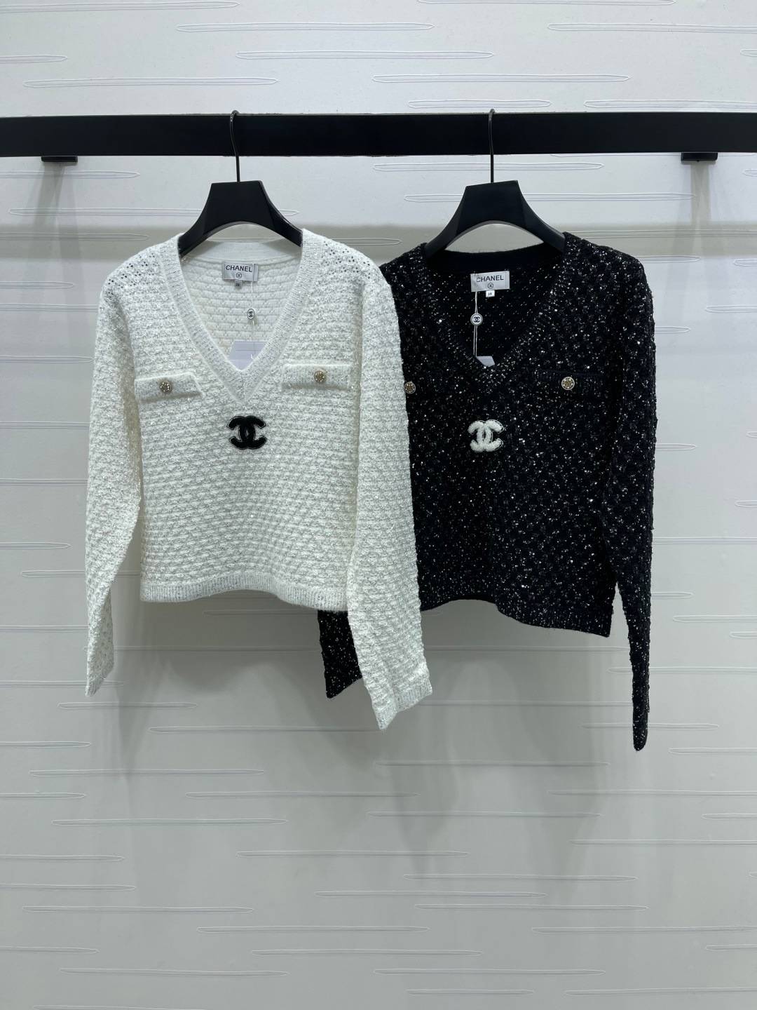 CHANEL シャネル ニットカーディガン 長袖 Vネック ショート丈 ホワイト ブラック