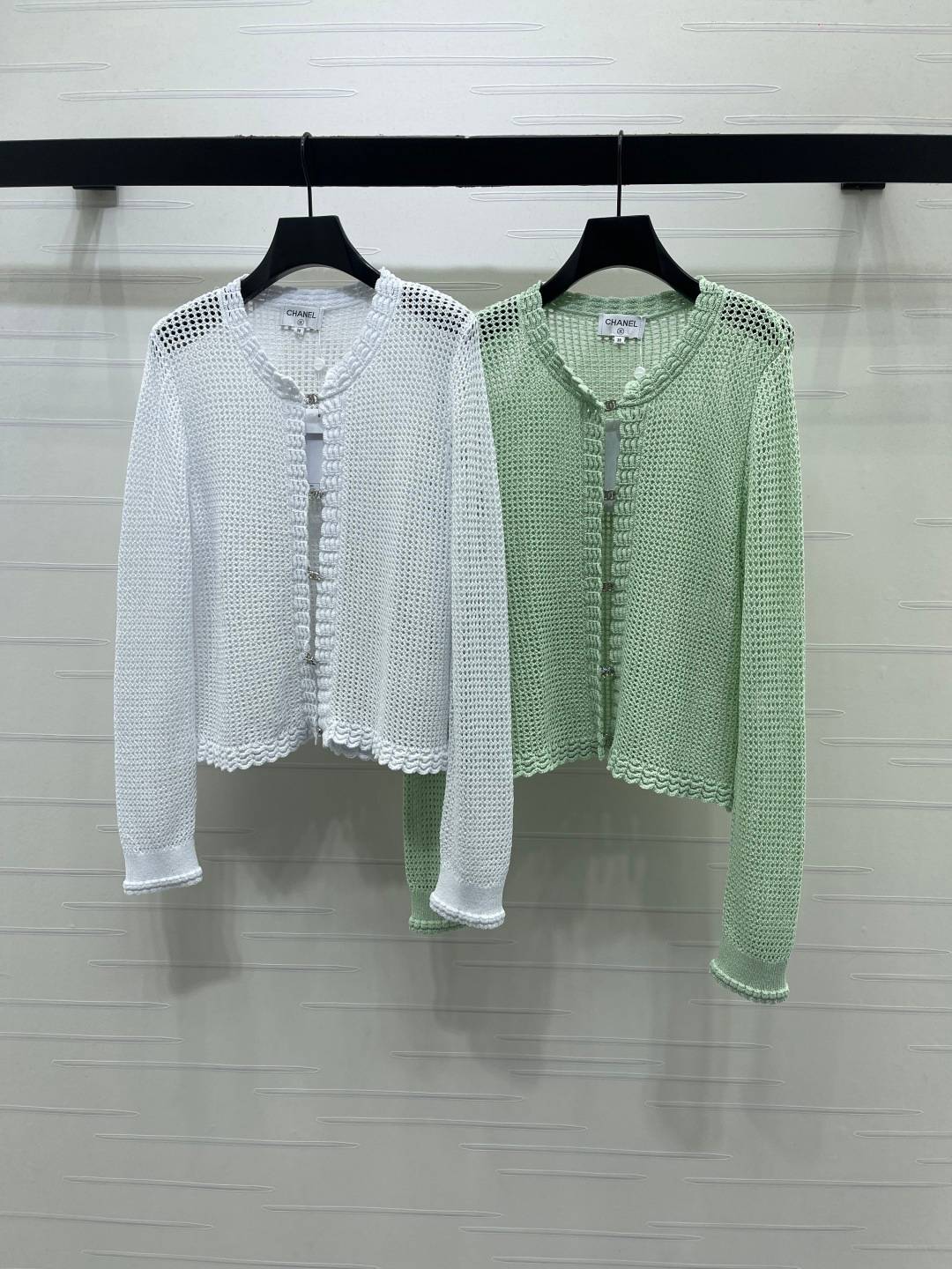 CHANEL シャネル ニットカーディガン 長袖 ショート丈 クルーネック ホワイト グリーン