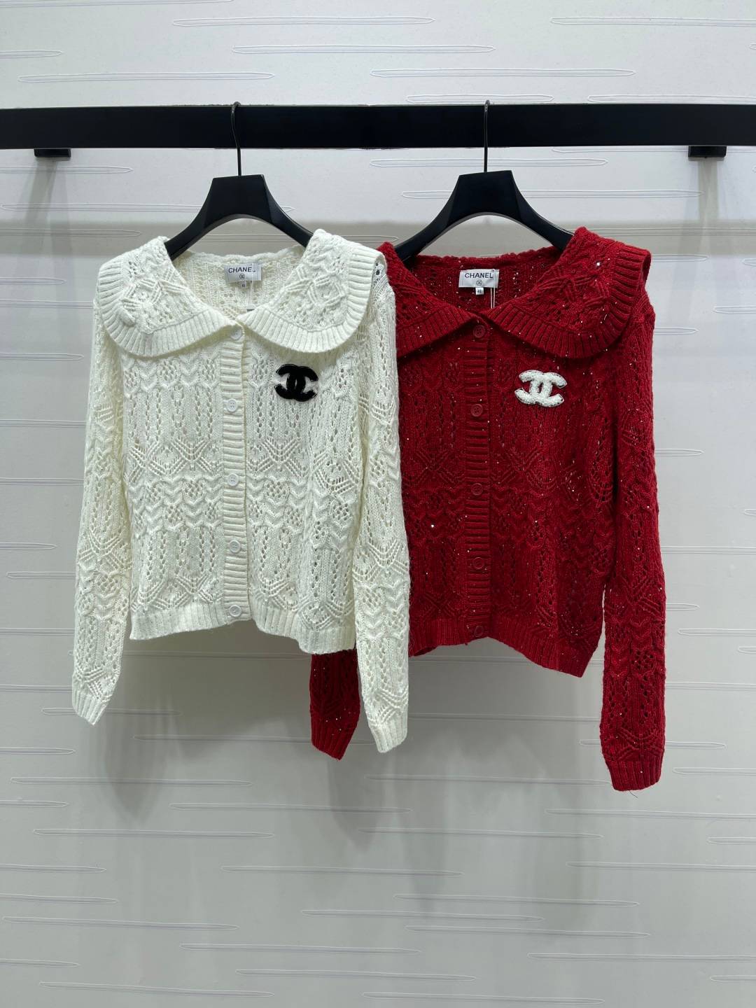CHANEL シャネル ニットカーディガン 長袖 ボタン レディース 白 赤