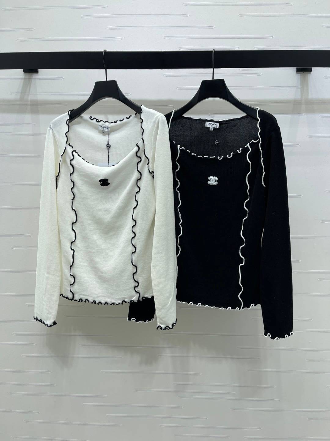 CHANEL シャネル ニットトップス 長袖 フリル 黒 白