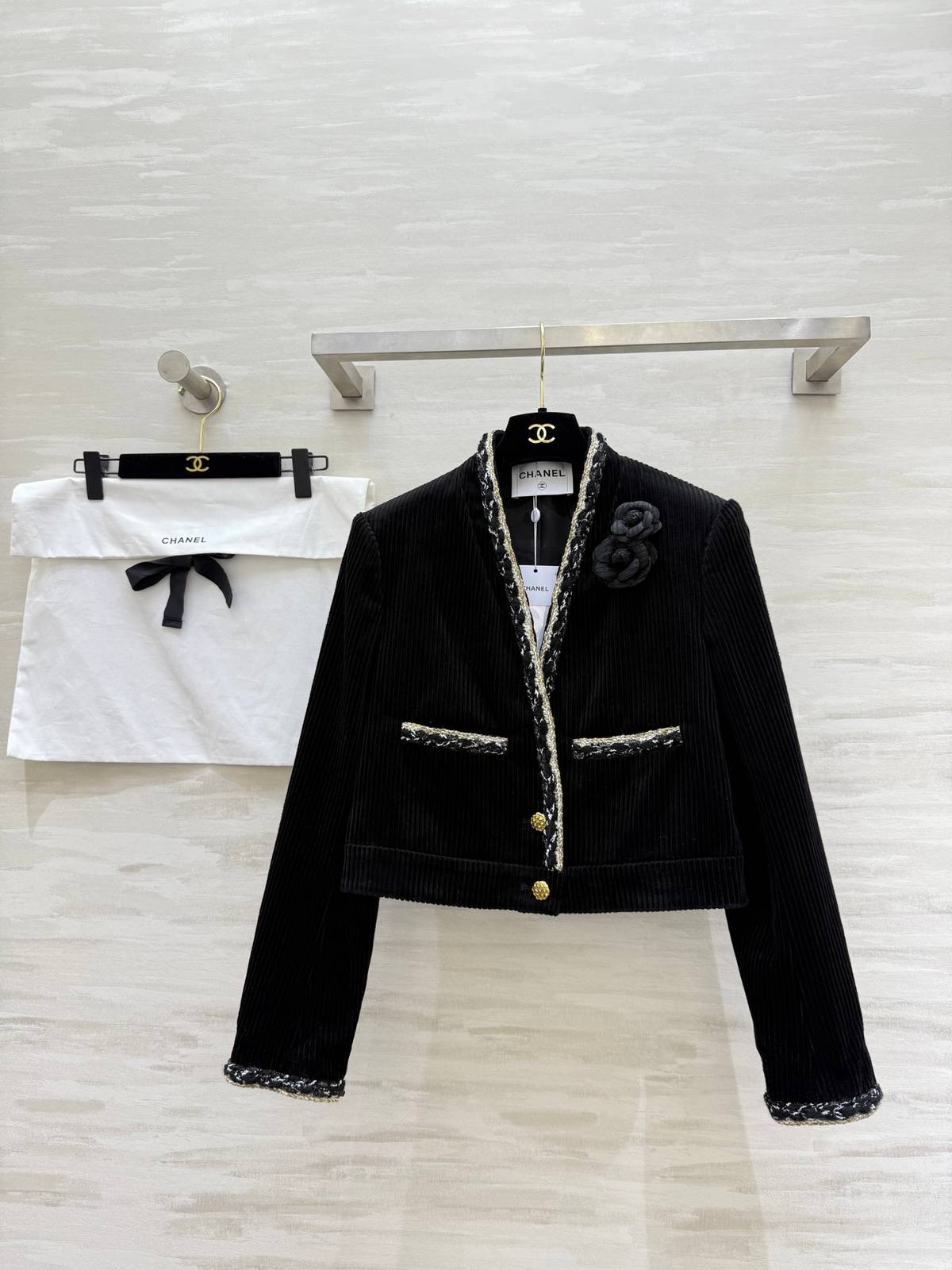 CHANEL シャネル ジャケット ショート丈 ロゴ レディース ブラック