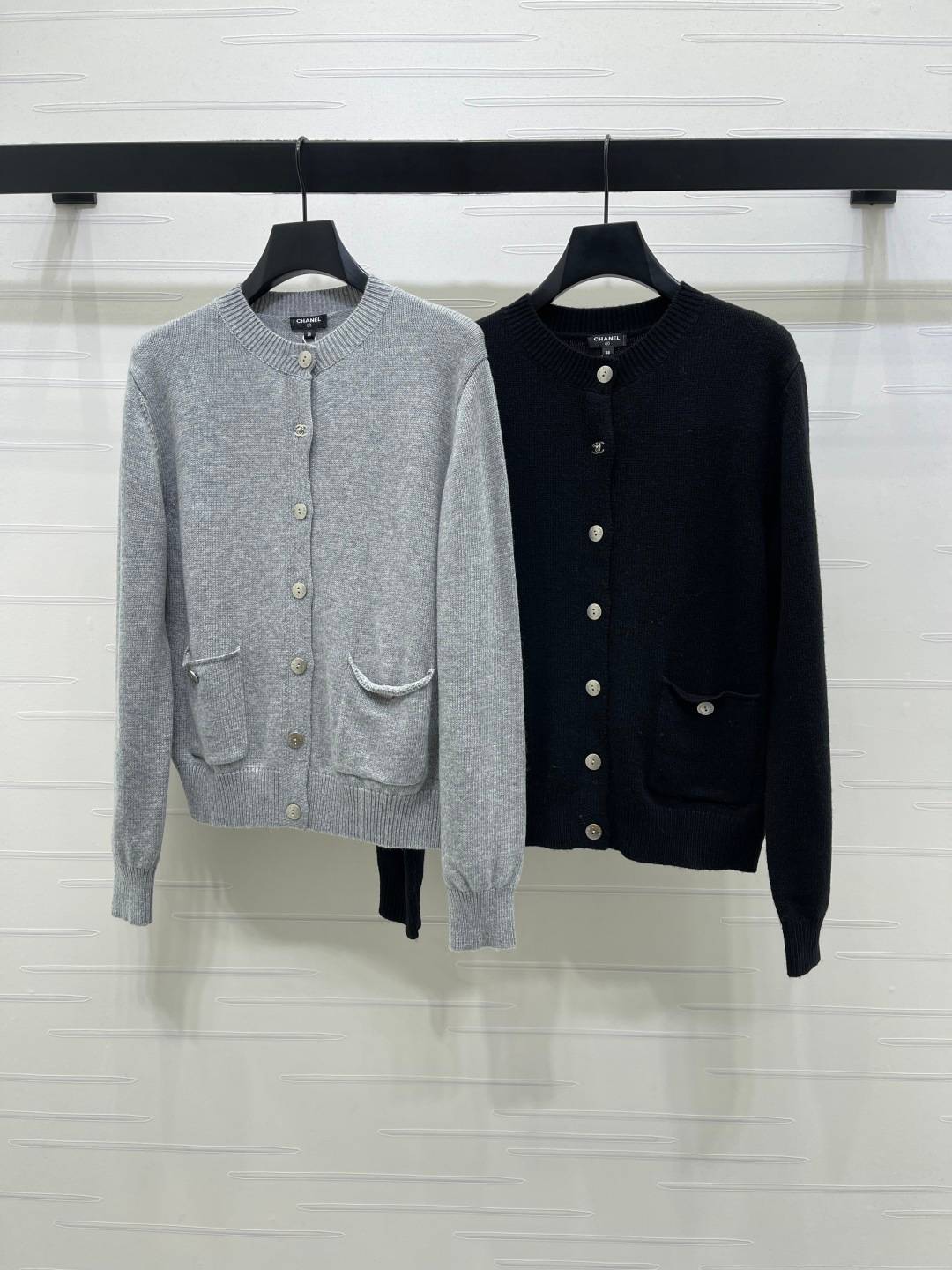 CHANEL シャネル ニットカーディガン 長袖 クルーネック ボタン グレー ブラック
