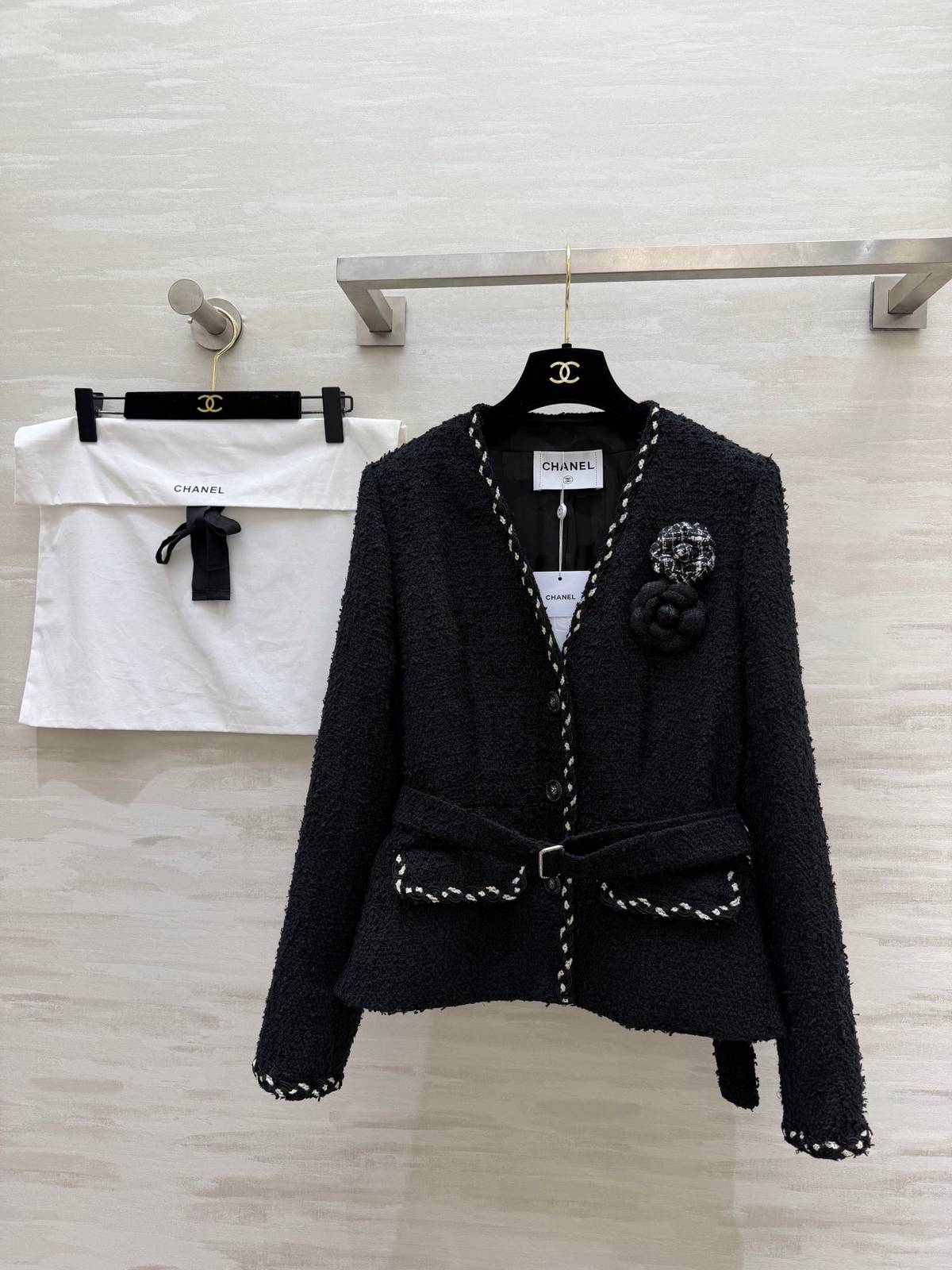 CHANEL シャネル ツイードジャケット Vネック ベルト付き レディース ブラック