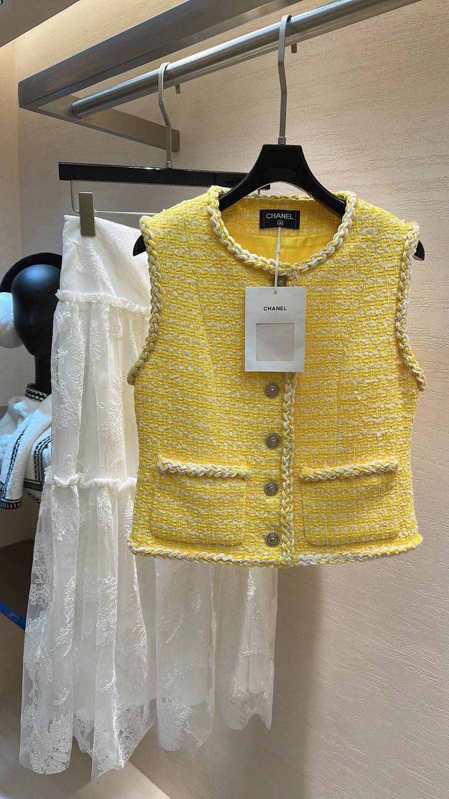 CHANEL シャネル ベスト ツイード ショート丈 前開き イエロー