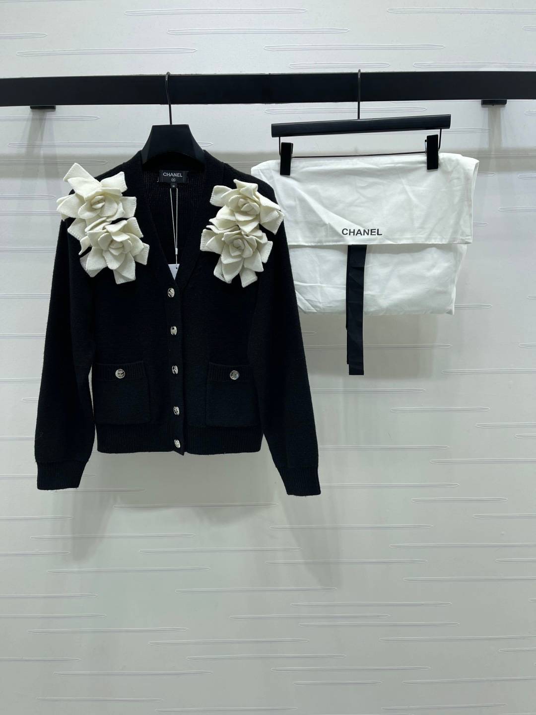 CHANEL シャネル ニットカーディガン 長袖 Vネック ボタン ブラック