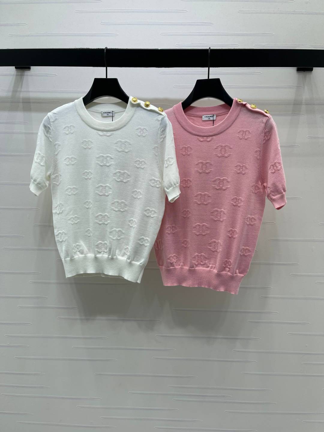 CHANEL シャネル 半袖ニット クルーネック ボタン ホワイト ピンク