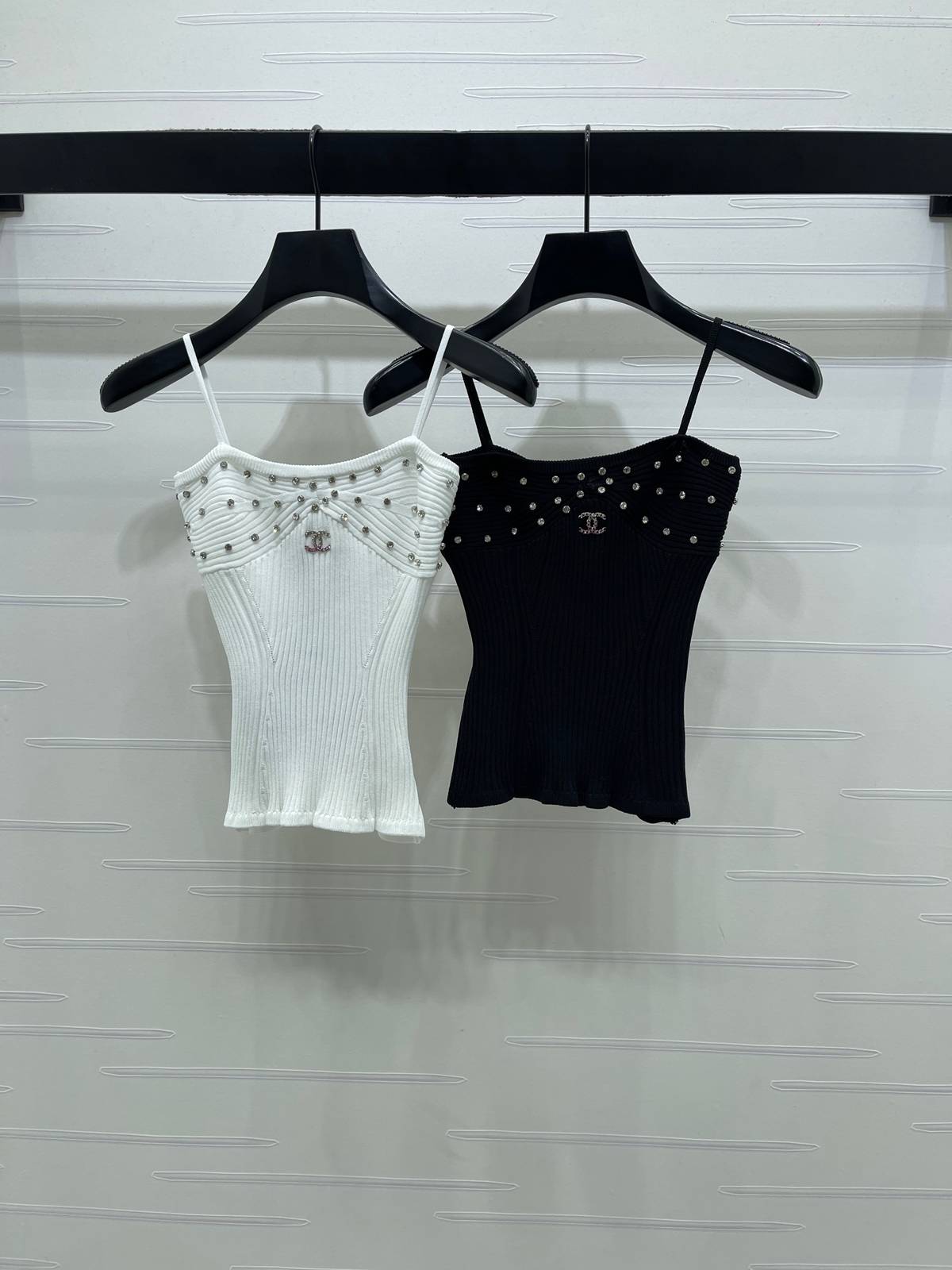 CHANEL シャネル ベスト ショート丈 ロゴ 編み ホワイト ブラック