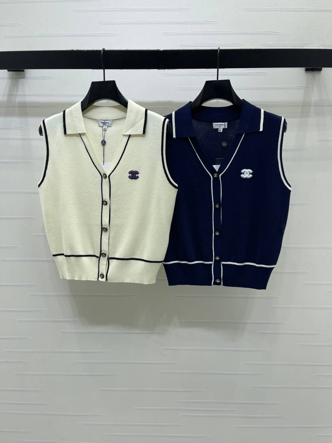 CHANEL シャネル ベスト Vネック 前開き ロゴ ホワイト ネイビー