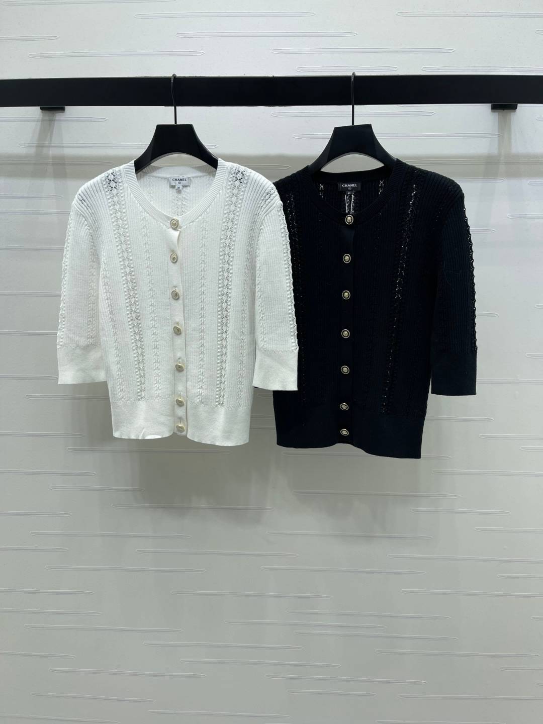 CHANEL シャネル ニットカーディガン クルーネック ボタン ショート丈 ホワイト ブラック