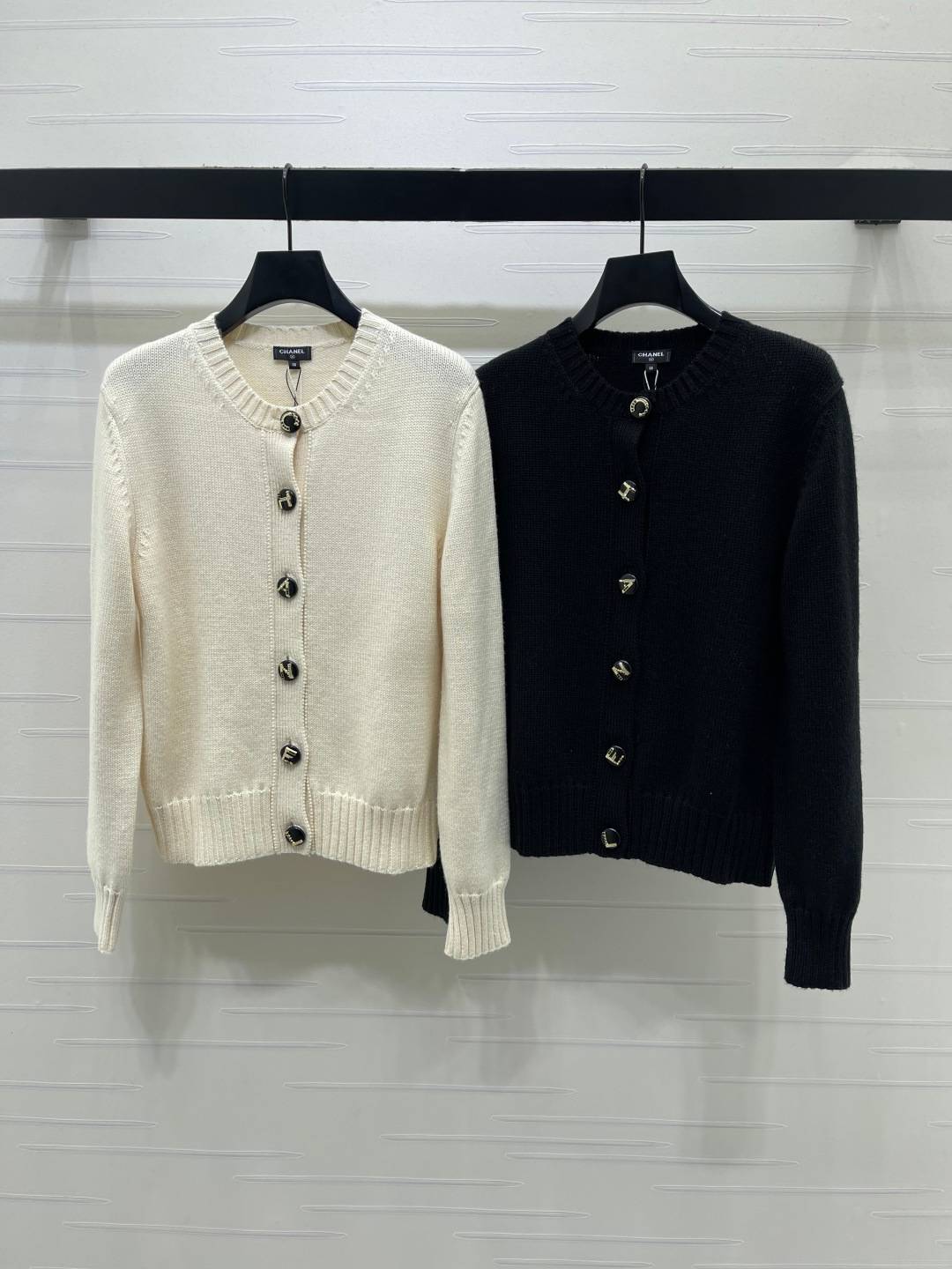 CHANEL シャネル ニットカーディガン 長袖 クルーネック ボタン ベージュ ブラック