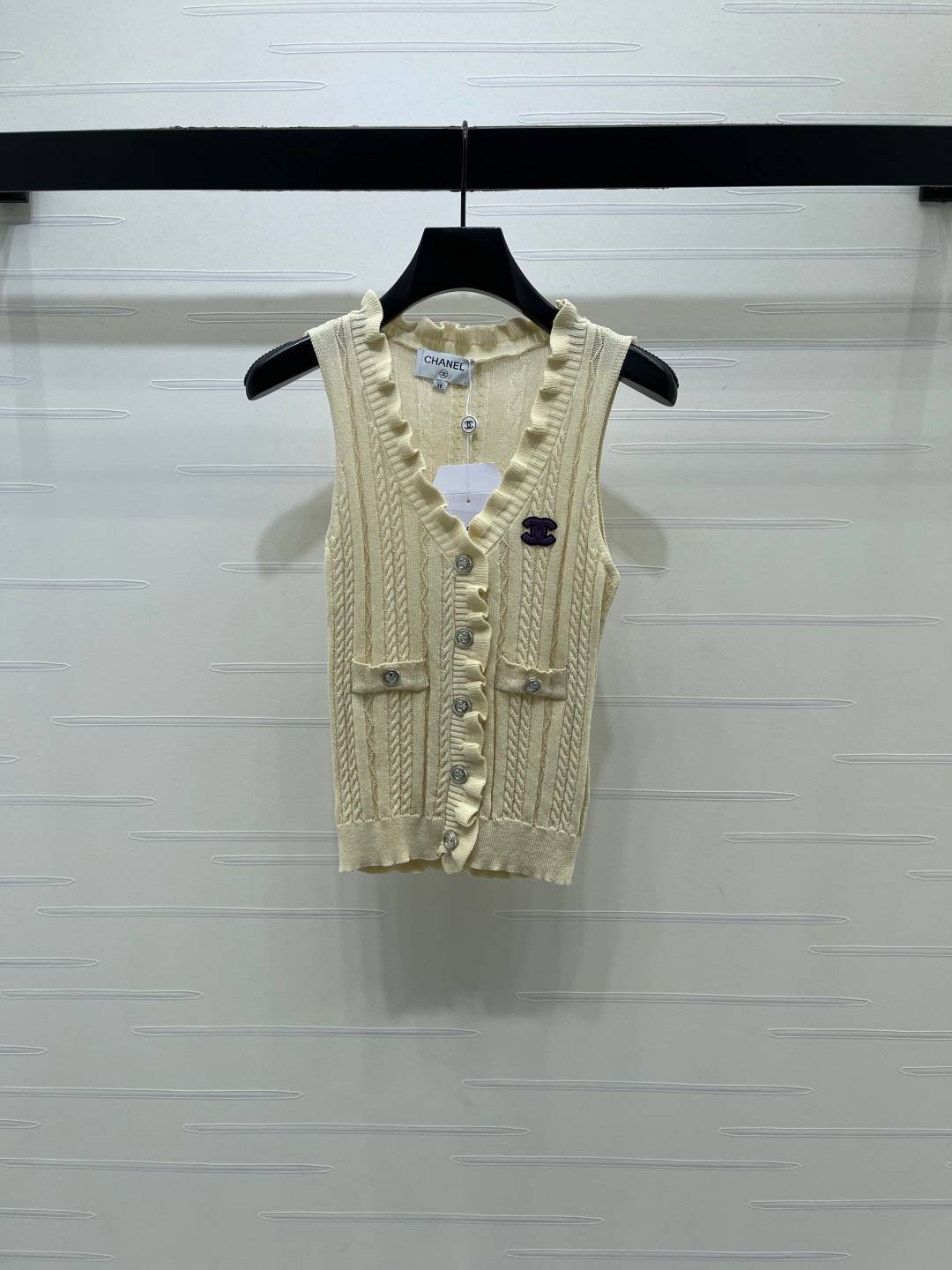 CHANEL シャネル ベスト Vネック 前開き ロゴ ベージュ