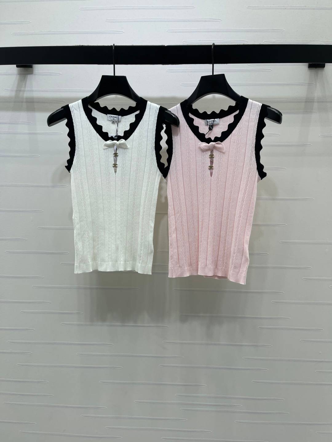CHANEL シャネル ベスト Vネック リボン ノースリーブ ホワイト ピンク