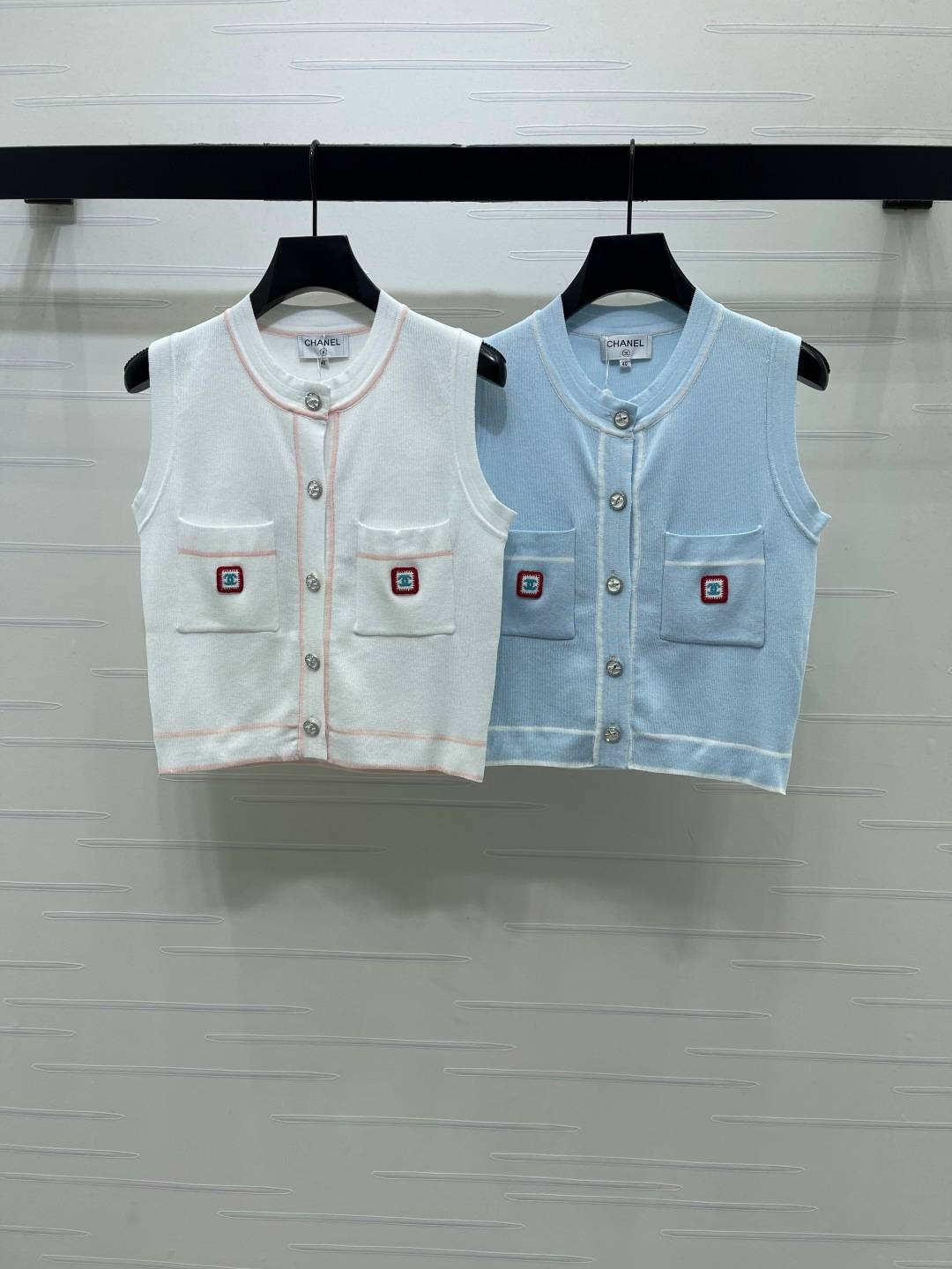 CHANEL シャネル ニットカーディガン クルーネック ボタン ショート丈 ホワイト ブルー