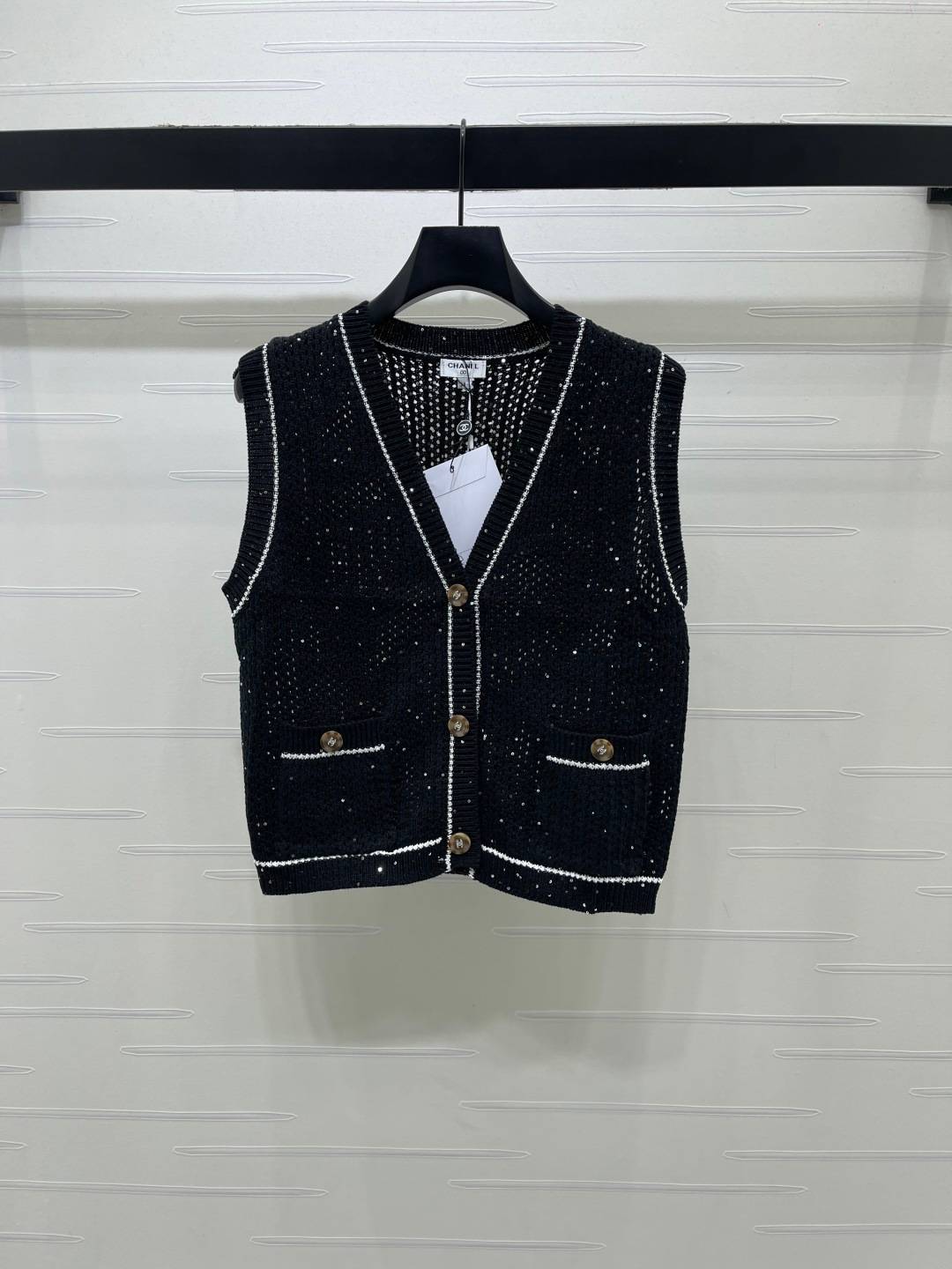 CHANEL シャネル ベスト Vネック 前開き ショート丈 ブラック