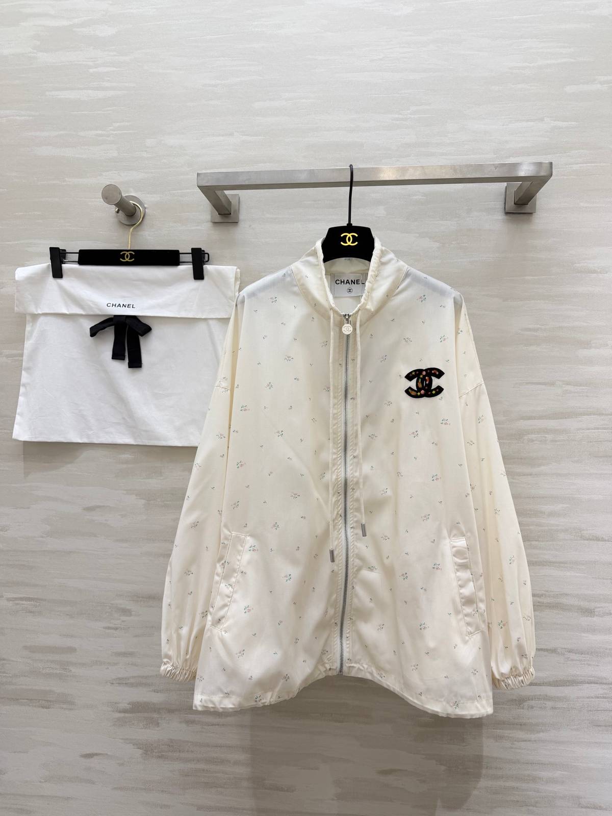 CHANEL シャネル ブルゾン ジップアップ ロゴ レディース クリーム
