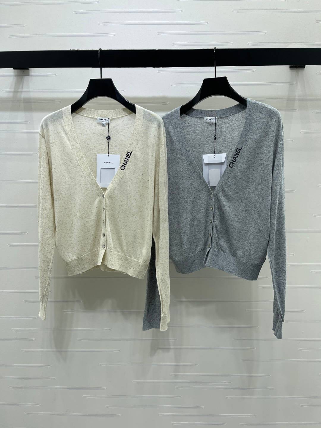 CHANEL シャネル ニットカーディガン Vネック ボタン 長袖 ベージュ グレー