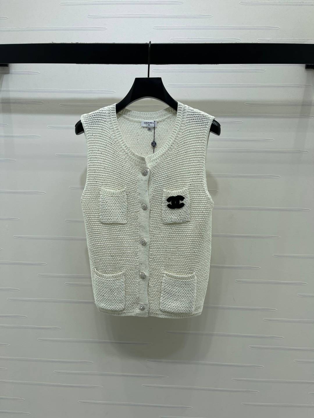 CHANEL シャネル ニットカーディガン ボタン クルーネック 無袖 ホワイト