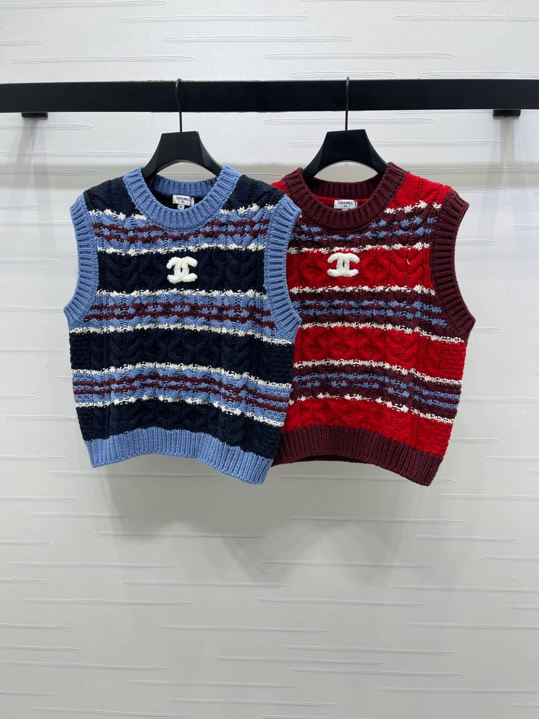 CHANEL シャネル ベスト クルーネック ロゴ レディース ブルー レッド