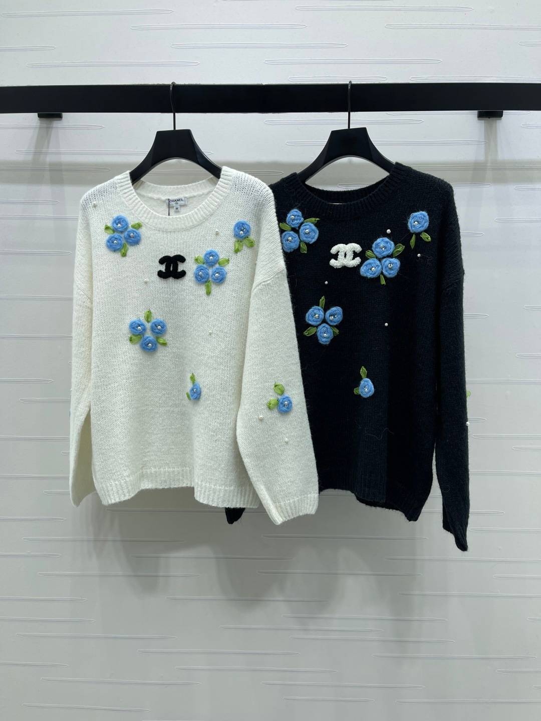 CHANEL シャネル ニット 長袖 クルーネック 刺繍 花柄 白 黒