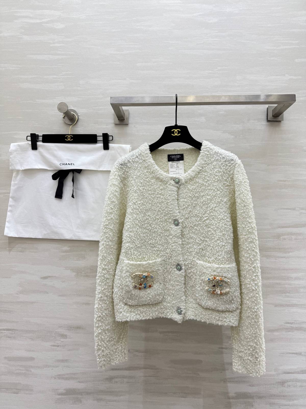 CHANEL シャネル ニットカーディガン 長袖 ショート丈 ボタン ホワイト