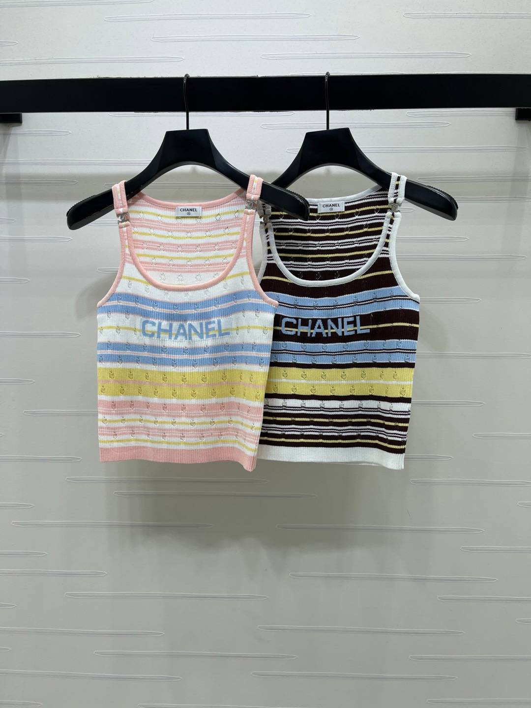 CHANEL シャネル カラーストライプ ロゴ ベスト レディース ショート丈