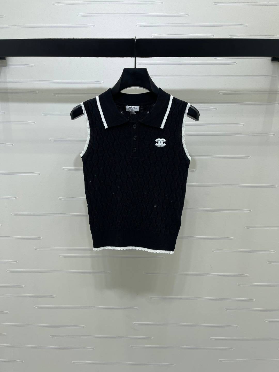 CHANEL シャネル ニットベスト ボタン ショート丈 レディース ブラック